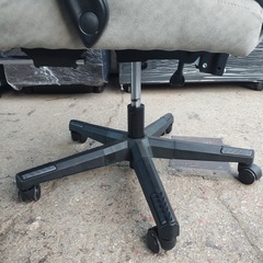 【✨‼️現品限り‼️✨】GTRACING ゲーミングチェア 人間工学設計 リクライニング＆ヘッドレスト付きの画像