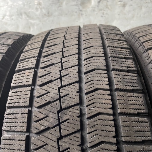 バリ山　BRIDGESTONE ブリヂストン　ブリジストン　VRX2 215/55R17 スタッドレス　タイヤ　冬タイヤ　2018年製