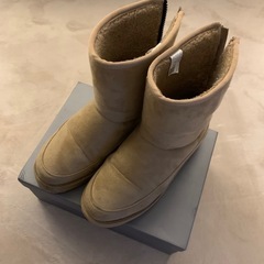 パイピングホットムートンブーツ