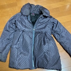 女の子用のダウンジャケット