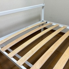 ベッドフレームの画像