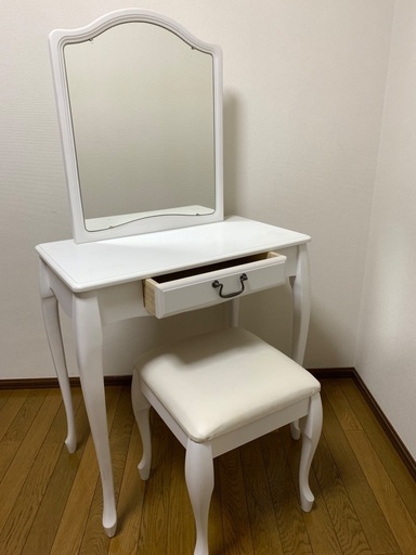 白いドレッサー　椅子付き