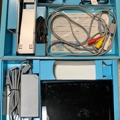 Wii本体（黒）と付属品の画像