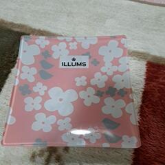ILLUMSの花柄の食器