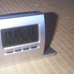 置時計　デジタル　 機能　時刻（時分）　気温（Ｃ・Ｆ）　日付（年...