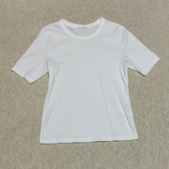 ユニクロ白リブTシャツ