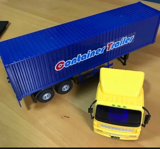 トレーラーと軽トラック