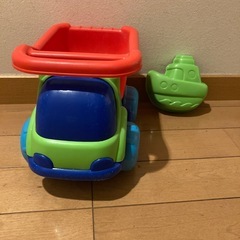 砂場遊び　ダンプカーと船型