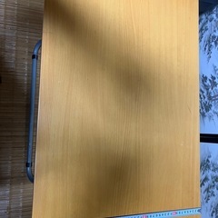折りたたみ机の画像