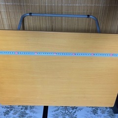 折りたたみ机の画像