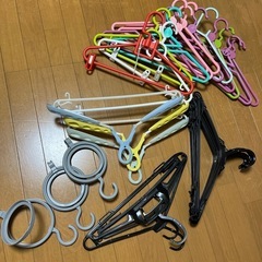ハンガー，帽子かけ