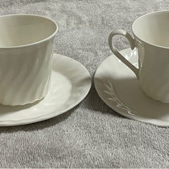白いコーヒーカップ、ソーサーペア