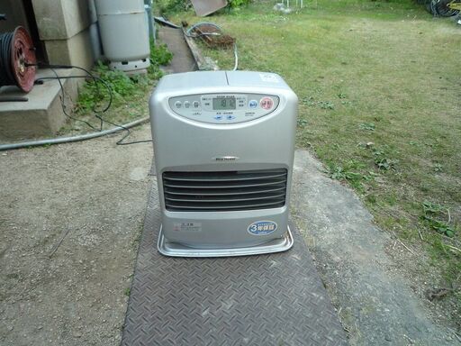 ■ダイニチ石油ファンヒーター　3.2kw　8畳～11畳用