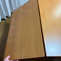 即日便利な伸縮するテーブルと椅子×2脚の画像