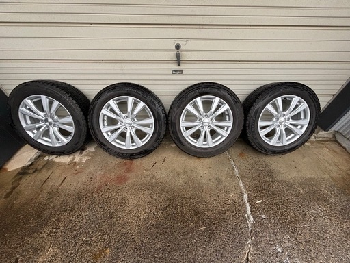 スタッドレスタイヤAudi Q3 現行モデル用　Dunlop wintermaxx