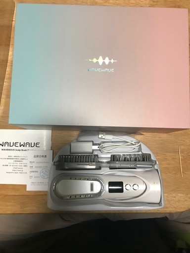 美顔器　リフトアップ美品☆WAVEWAVE Scalp Brush