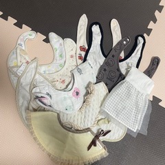 スタイ・靴下など21点セットの画像