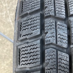 スタッドレスタイヤ　205/45 R17 グッドイヤー　アイスナビ7 ルノールーテシアなどの画像