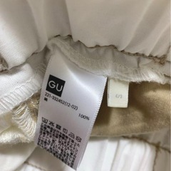 GU ワイドパンツSサイズの画像