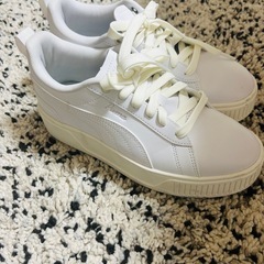 【ほぼ新品】プーマ　スニーカー23.5