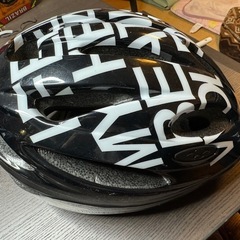 自転車用ヘルメット（ベルト修理必要）