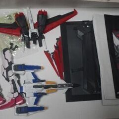 プラモデル_ストライクルージュ＋スカイグラスパー_PG/パーフェクトグレード_1/60_ガンダム_ガンプラ_組み立て途中の画像