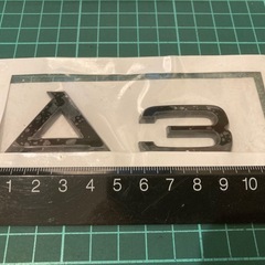未使用 Audi A3 エンブレム 社外品 艶あり ブラック アウディ ドイツ車の画像