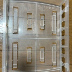 ラック1つとトレー2つと書類ケース3つの画像