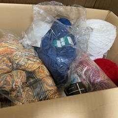 【受け取り者決定】毛糸たくさん。箱いっぱい！の画像