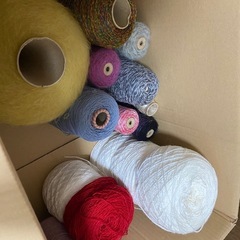 【受け取り者決定】毛糸たくさん。箱いっぱい！の画像