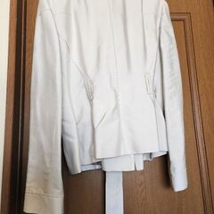 あげます。ZARA Lサイズ白いショートコートの画像