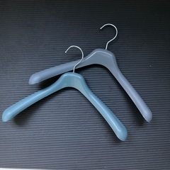 【交渉中】UNIQLO ハンガー　2個セットの画像