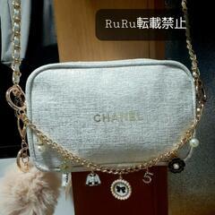 CHANEL シャネル ホリデー 限定 ポーチの画像