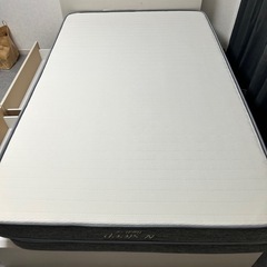 　ニトリ　
セミダブルベッド