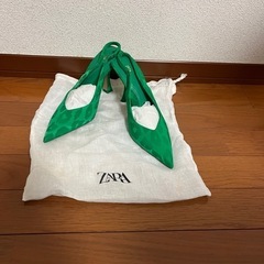 緑のパンプスの画像