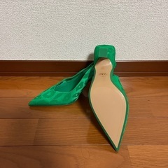 緑のパンプスの画像
