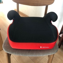 キッズ　ジュニアシート　車の画像