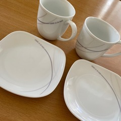 コムサ　お皿とカップ　
ペア