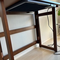 折りたたみ式テーブルの画像