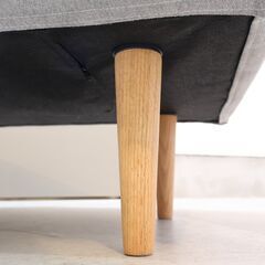 TAKANO MOKKOU(高野木工)のLEO(レオ) オットマン/オーク材です！軽やかなシンプルで飽きの来ないシルエットのスツール。ナチュラルモダンや北欧スタイルなどのインテリアのアクセントに♪の画像