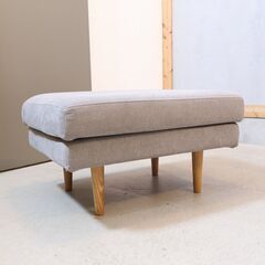 TAKANO MOKKOU(高野木工)のLEO(レオ) オットマン/オーク材です！軽やかなシンプルで飽きの来ないシルエットのスツール。ナチュラルモダンや北欧スタイルなどのインテリアのアクセントに♪の画像