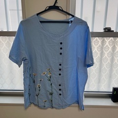 青い服