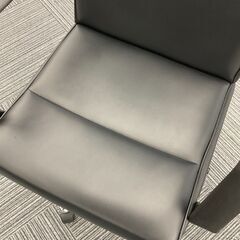 会議チェア　黒　オフィス家具　椅子の画像
