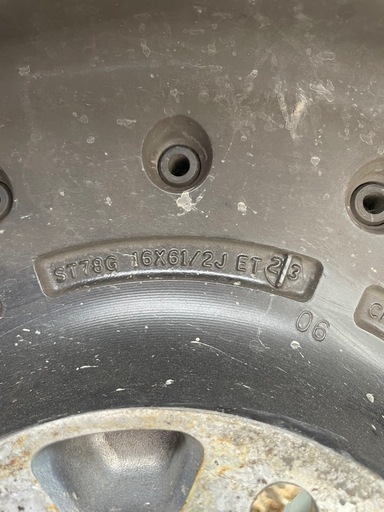 dean コロラド16インチ 6.5J 6H139.7 +23  タイヤ付