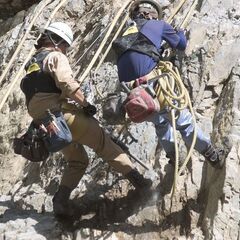 🔥急募🔥U・Iターン支援で20万円支給💰社員寮完備🏠月給50万円可能🔥即日採用🚀土木スタッフ👷現場作業では珍しい完全週休2日制😃の画像