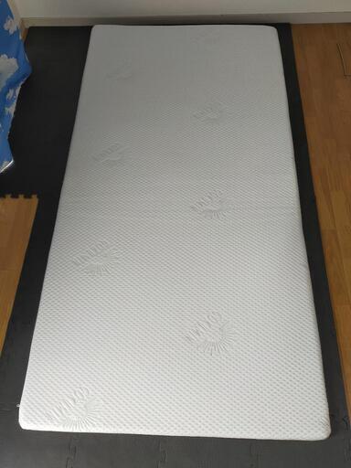【中古】極眠GOKUMINマットレス一枚もの平形（シングル／厚さ約4㌢／持ち運び専用袋付き）