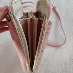 リピーター様割引【ちいかわ】新品　ちいかわちゃん　大きめスマホショルダー　大容量　ピンクの画像