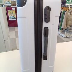 ★ジモティ割あり★  キャリーケース ホワイト H65×D24×W44 クリーニング済み TC2237の画像
