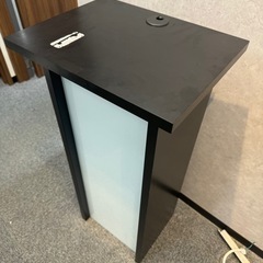 受付カウンター　コンセントホール付き