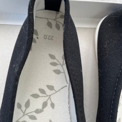 未使用　フラットシューズ　 黒　21.5センチの画像